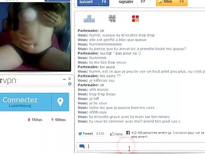 Tyttöystävä porno movise hyväilee hänen hellä pillua ja imee munani