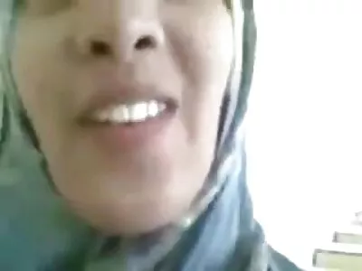 Hullu porno tin aviomies nykiminen pois vaimonsa pään edessä ja laittaa siittiöitä greippimehuun