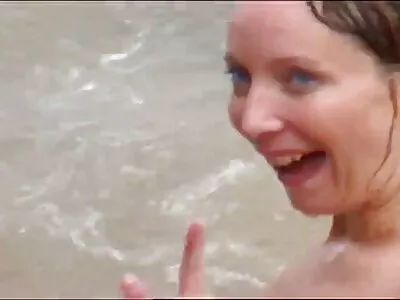 Vibraattori on menossa karvaisen pillun yli porno tube 18
