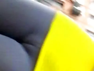 Iso titted brunette antaa porn xxx de suihin ja on seksiä pöydällä