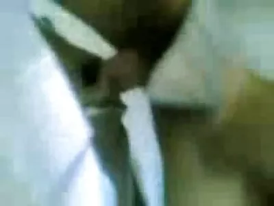 Seksikäs opiskelija porno yu tekee suihin