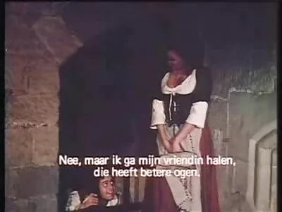 Kurvikas narttu tatuoinnissa imee xx sex porno mulkkua ja nussii