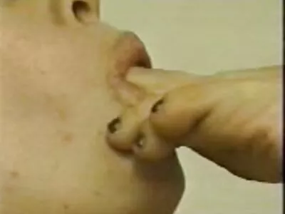 Söpö tatuoitu tyttö antaa suihin ja harrastaa seksiä porno xxll sperman kanssa kasvoilla