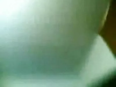 Busting hänen porno tube 18 vaaleanpunainen kusipää