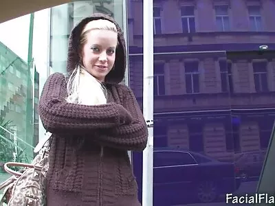Vaimo saa kuormitusta kasvoille seksin porno nxxn jälkeen