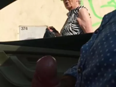 Rakastan w videos porno hänen isoja rintojaan