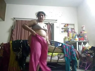 Ujo söpöläinen xxx porno show saa kyytiä