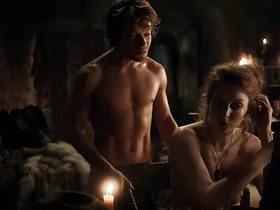 Kun porno xxhot kiusanteko strippaus hän imee kukko