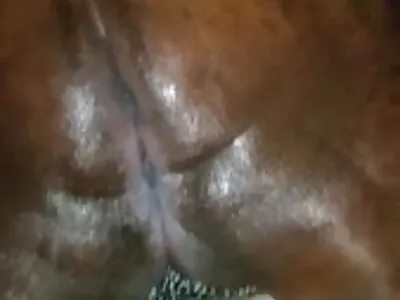Upea brunette gf poseeraa xxx l porno