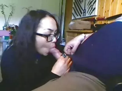 Ihana blondi täyttää hänen tyttärensä lelulla porno r
