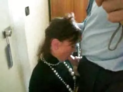 Unohtumaton tyttö, jolla on isot tissit, porno tube harrastaa seksiä ja saa kermapiirakkaa